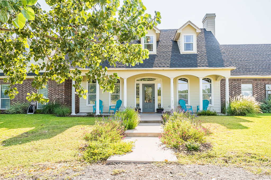 Bluff Dale, Texas Farmhouse Living!